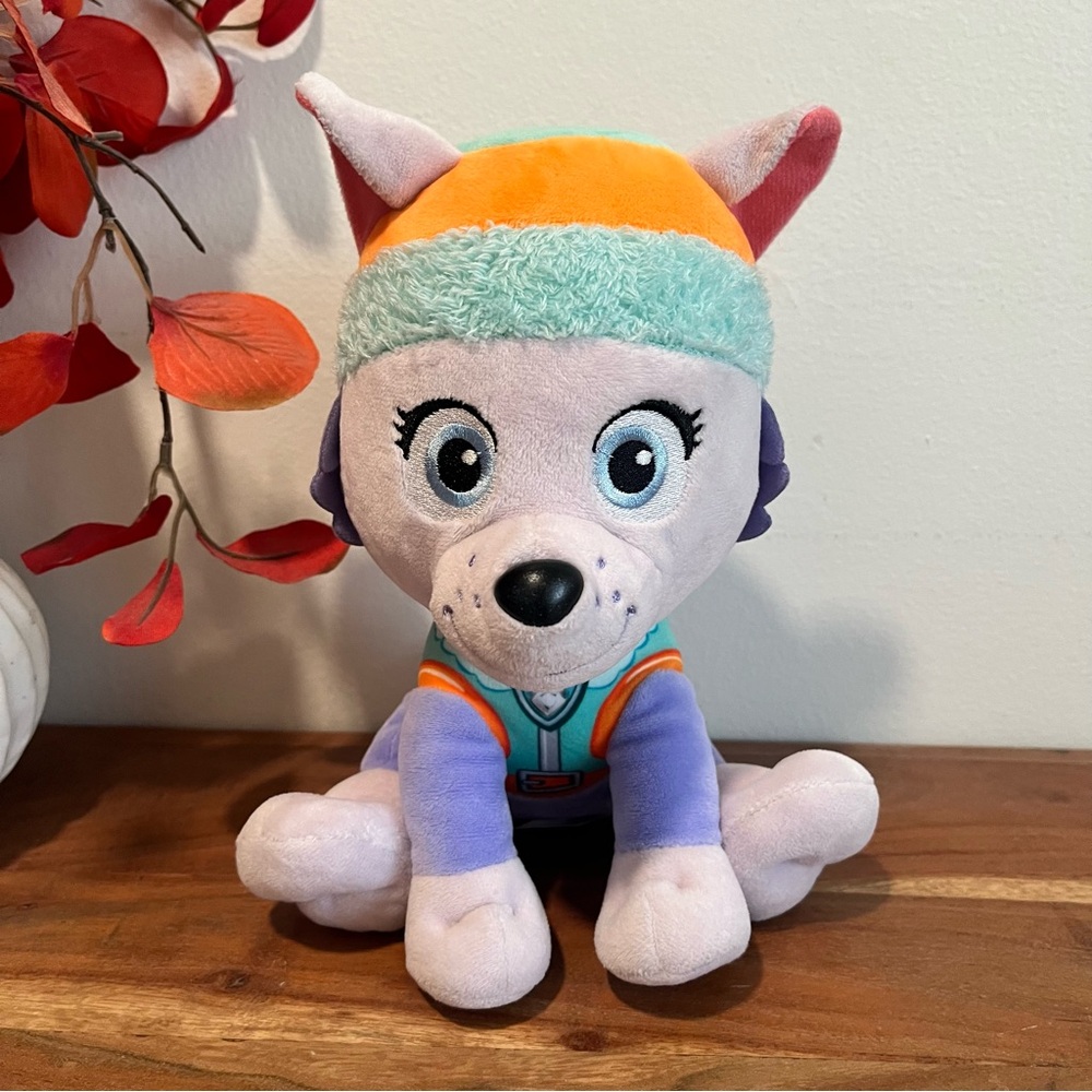 Paw Patrol Everest Plush approx 8” Husky Dog Stuffed Animal - Sitting Version